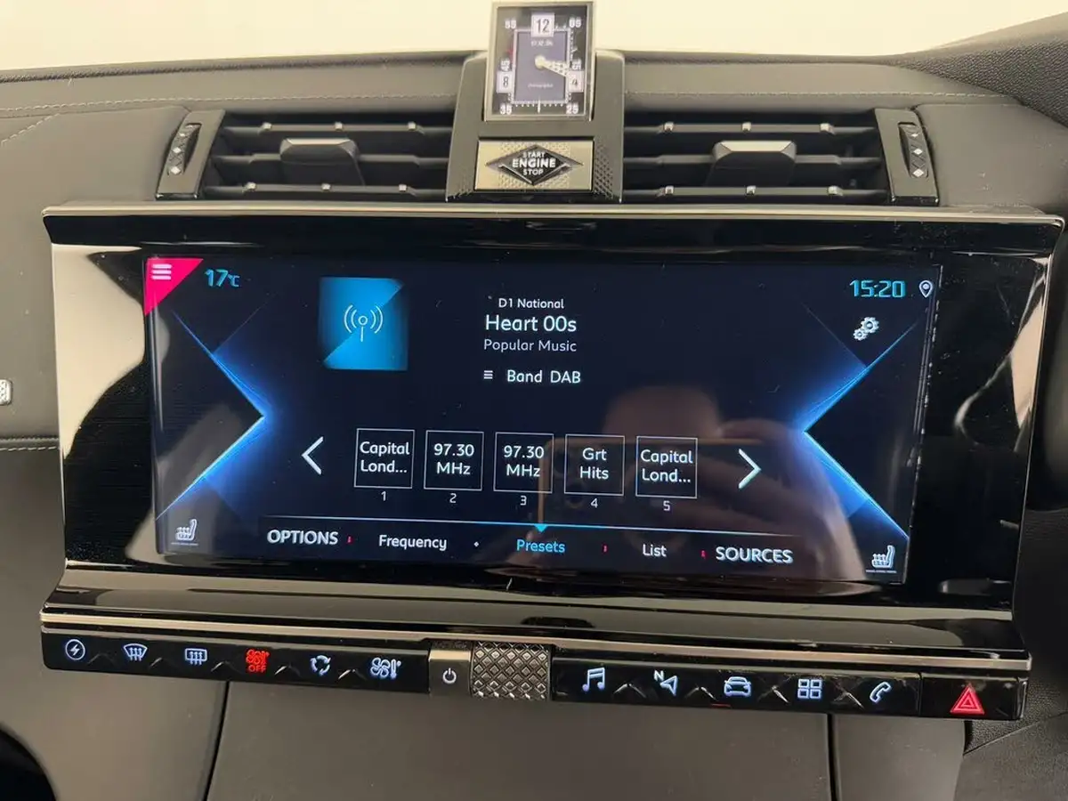 2021-ds-ds-7-crossback-e-tense-prestige-300ps-4x4-5d-big-48