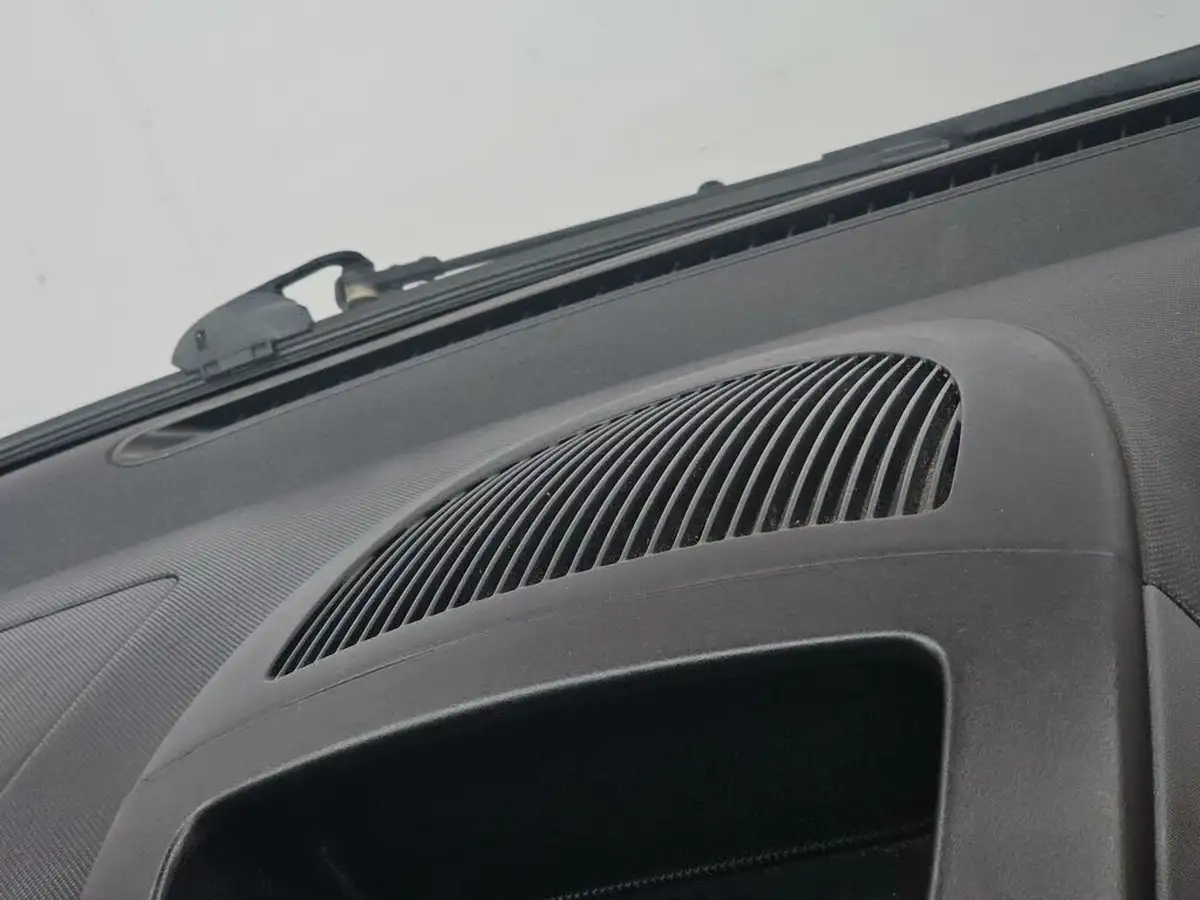 2012-peugeot-107-10-sportium-5d-big-53