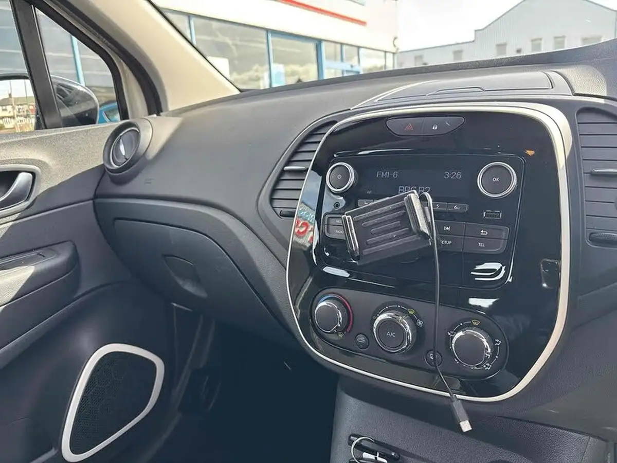 2018-renault-captur-09-tce-play-big-16