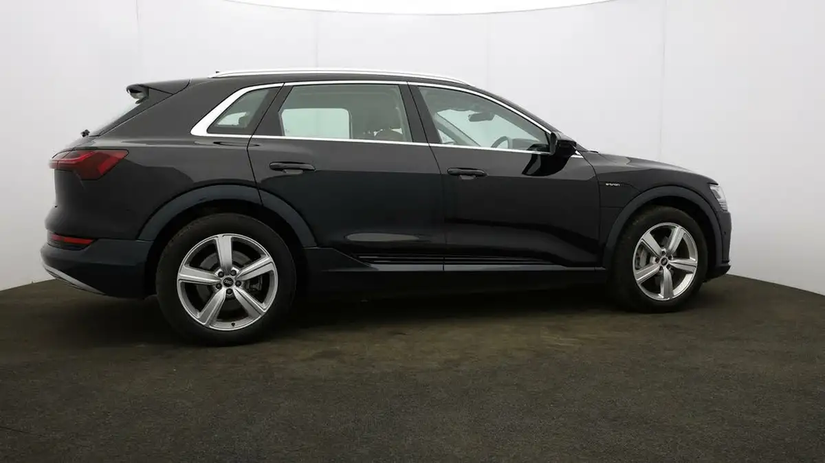 2021-audi-e-tron-50e-technik-station-wagon-big-49