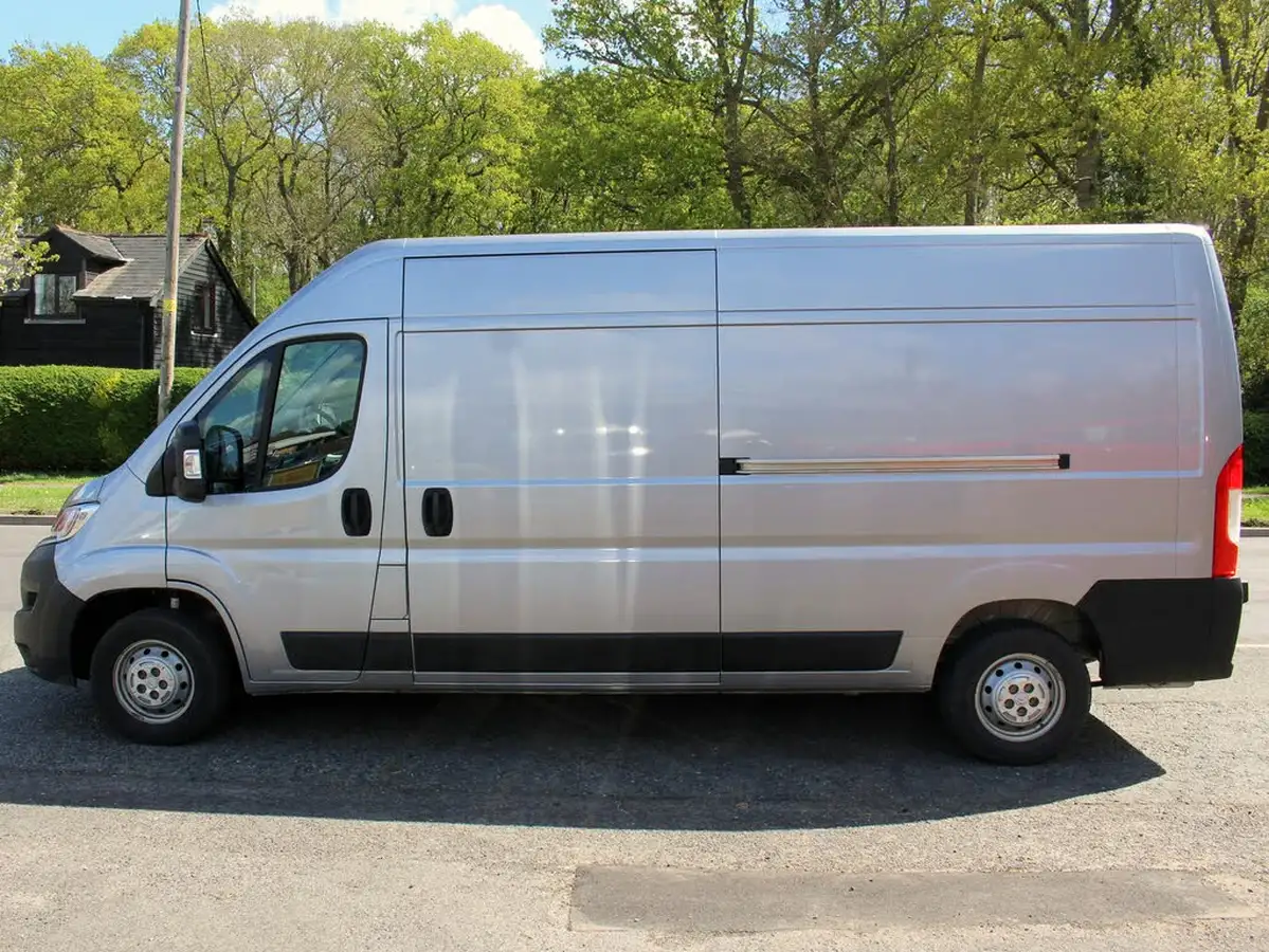 2022-citroen-relay-22bluehdi-35-l3h2-enterprise-panel-big-4