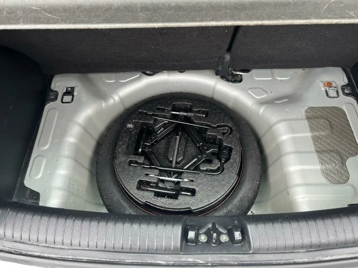 2014-hyundai-i10-10-premium-big-49