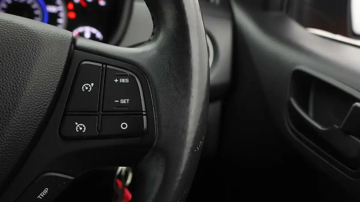 2018-hyundai-i10-10-se-67ps-big-21