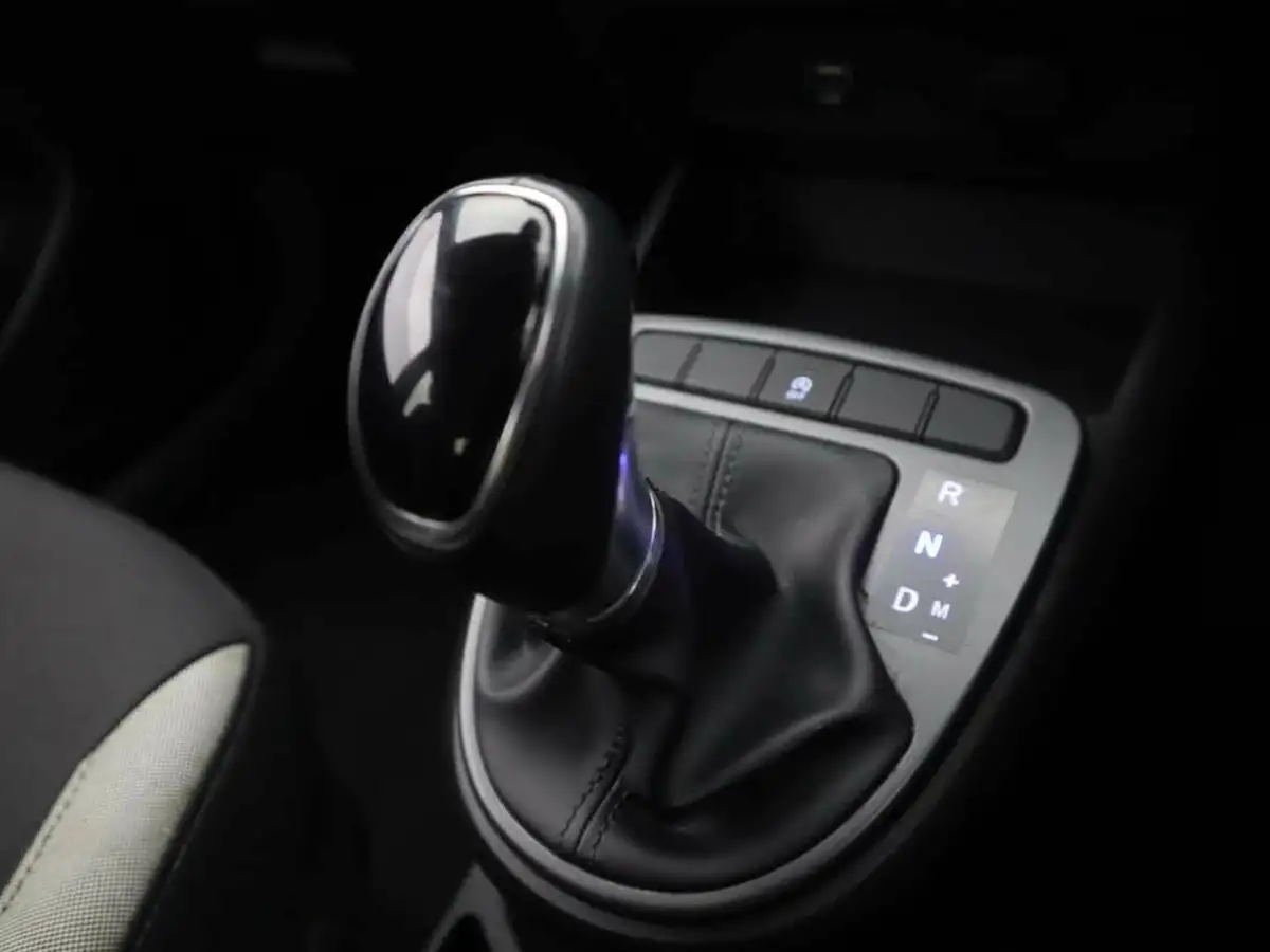 2021-hyundai-i10-12-se-connect-auto-big-18