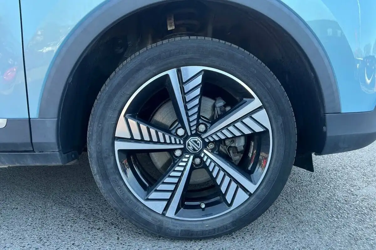 2021-mg-zs-suv-e-exclusive-ev-big-10