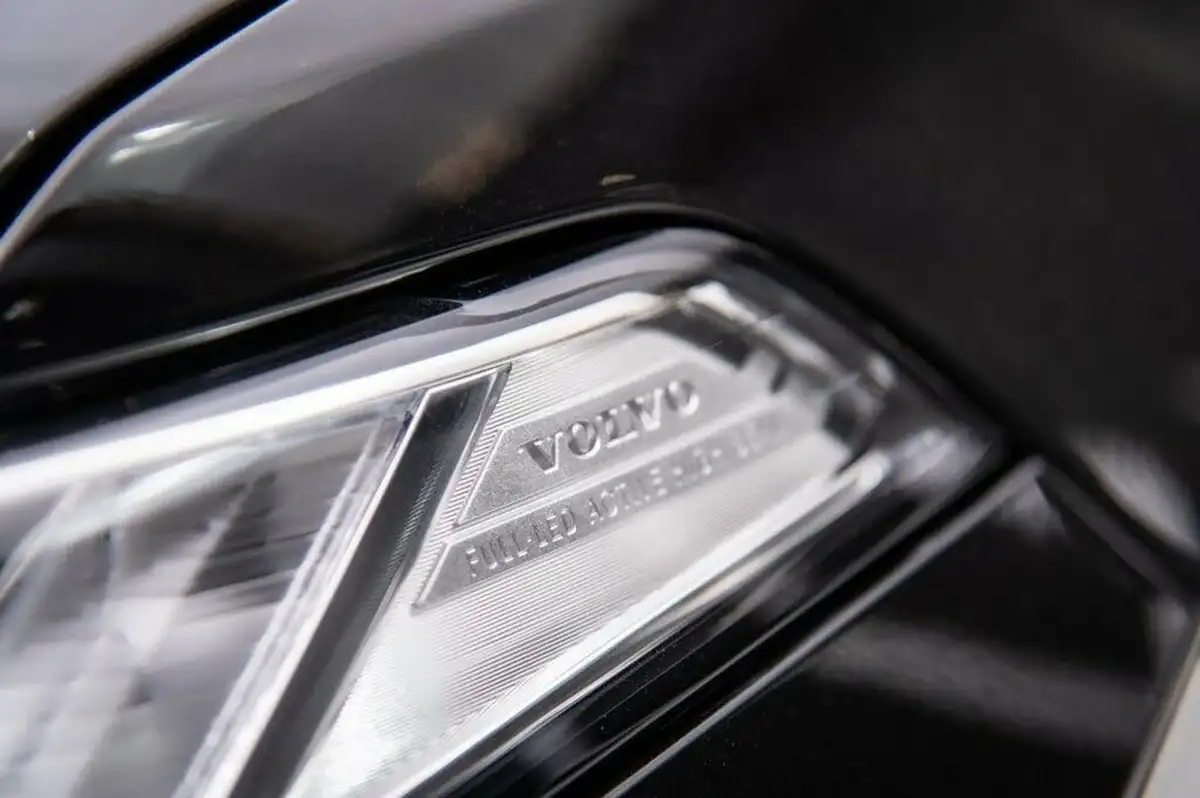 2019-volvo-xc90-20-t6-r-design-pro-awd-big-38