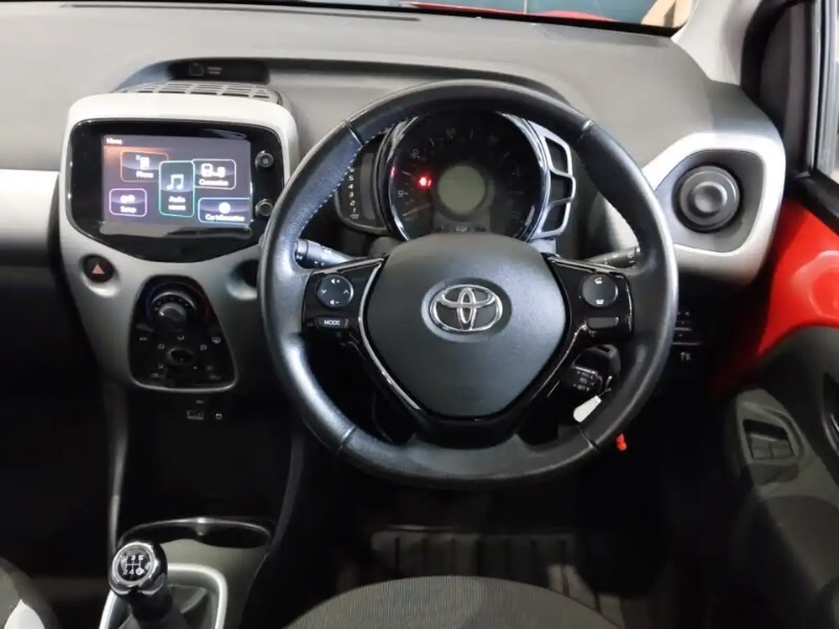 2017-toyota-aygo-10-vvt-i-x-play-71bhp-5d-big-6