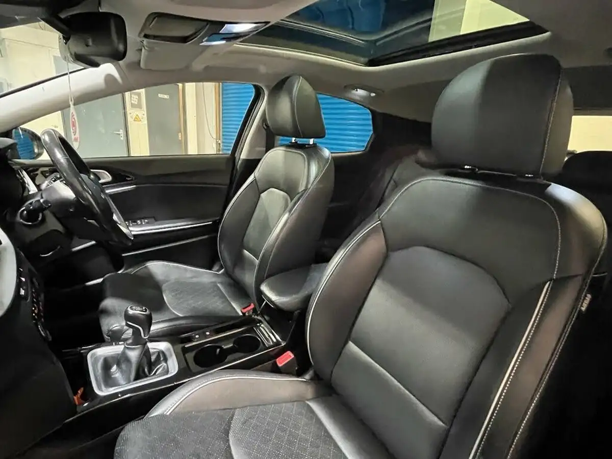 2022-kia-xceed-15-t-gdi-4-big-16