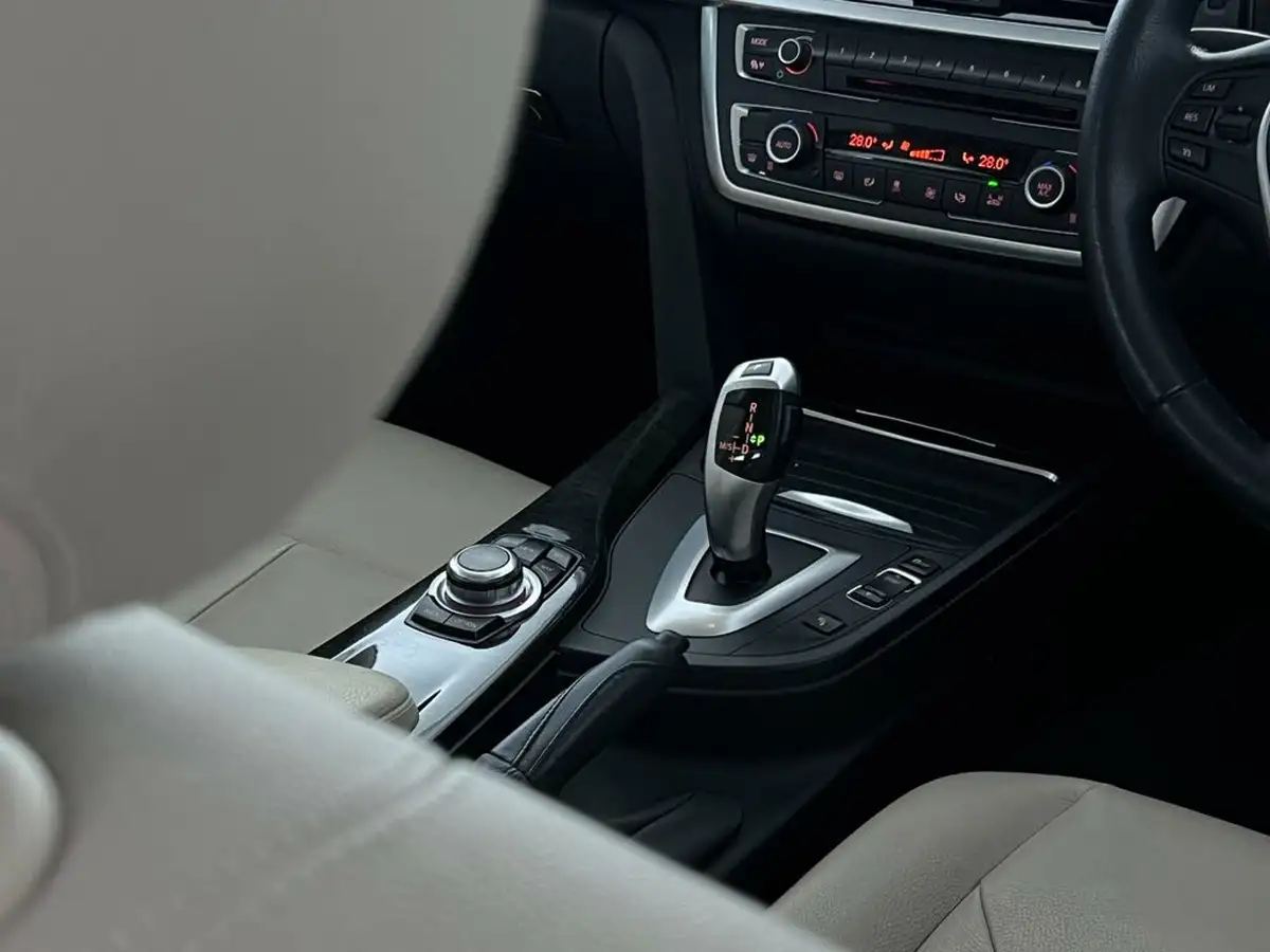 2015-bmw-3-series-20-320i-luxury-touring-5d-1997cc-auto-big-30