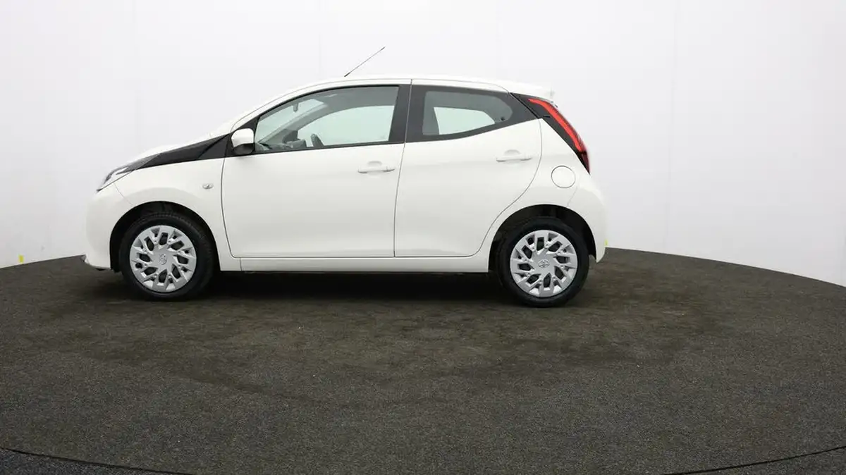 2020-toyota-aygo-10-vvt-i-x-play-big-3