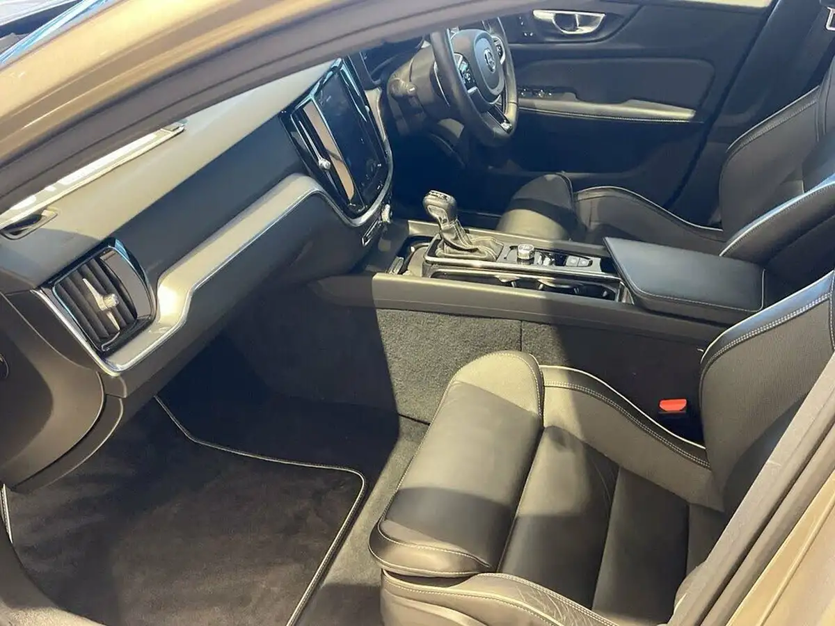 2020-volvo-s60-20-t5-r-design-plus-big-15