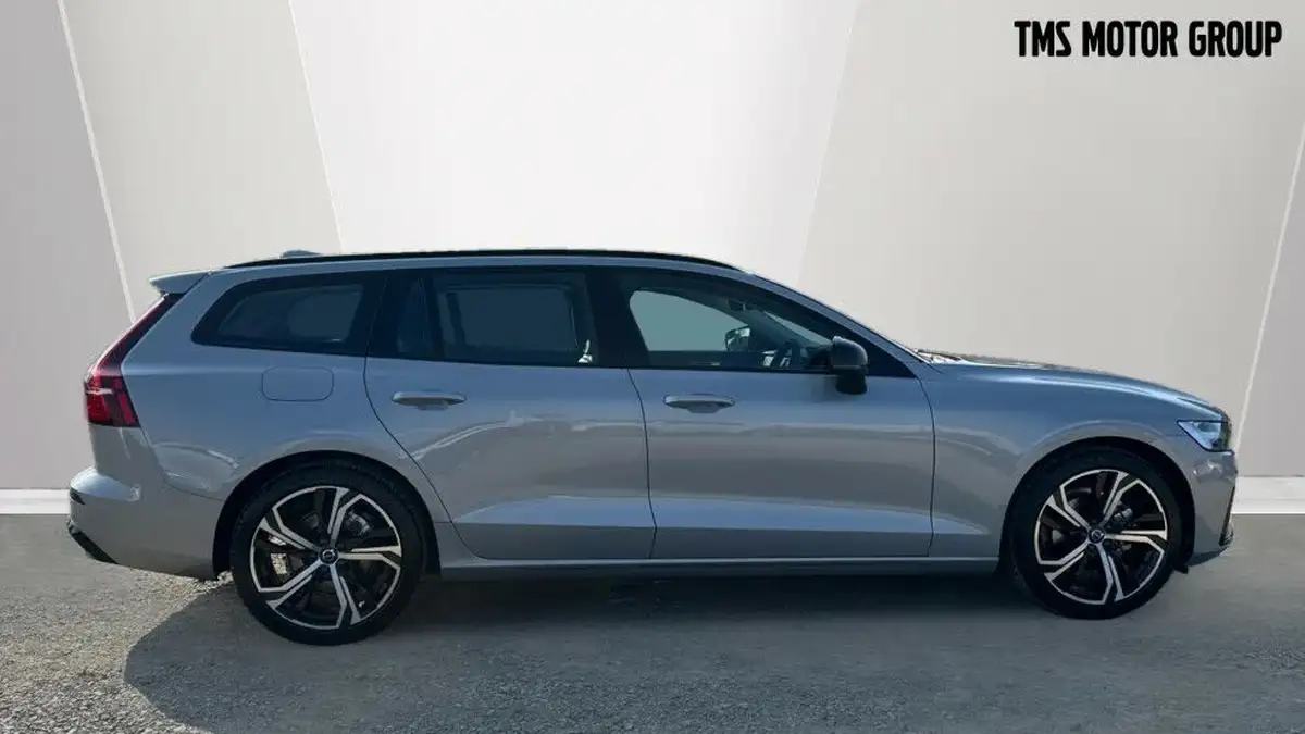 2025-volvo-v60-20-b4-plus-station-wagon-big-2