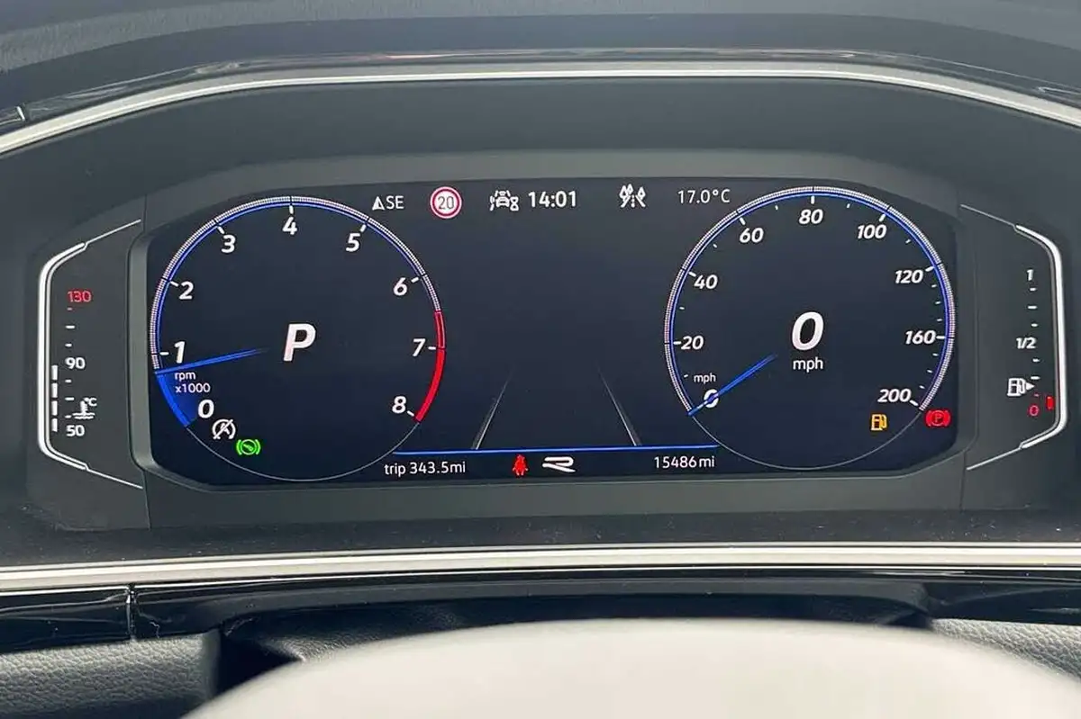2022-volkswagen-t-roc-20-tsi-r-big-15