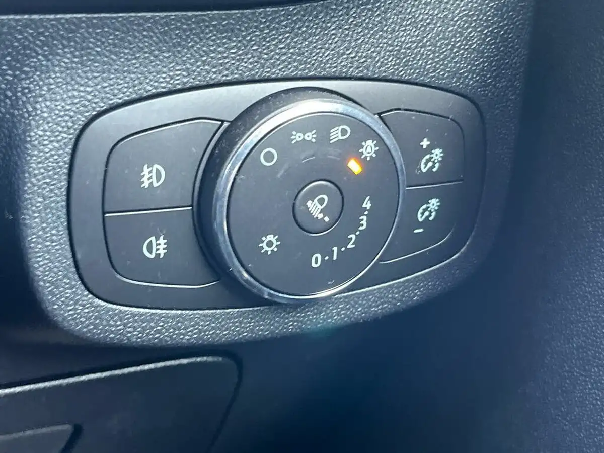2023-ford-fiesta-10t-titanium-125ps-hybrid-mhev-big-24