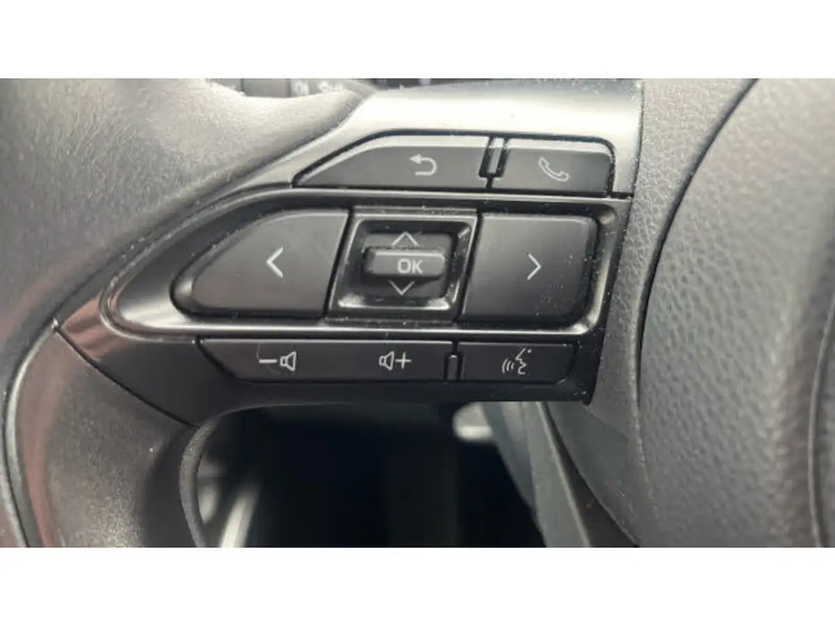 2022-toyota-yaris-15-vvt-i-design-big-12