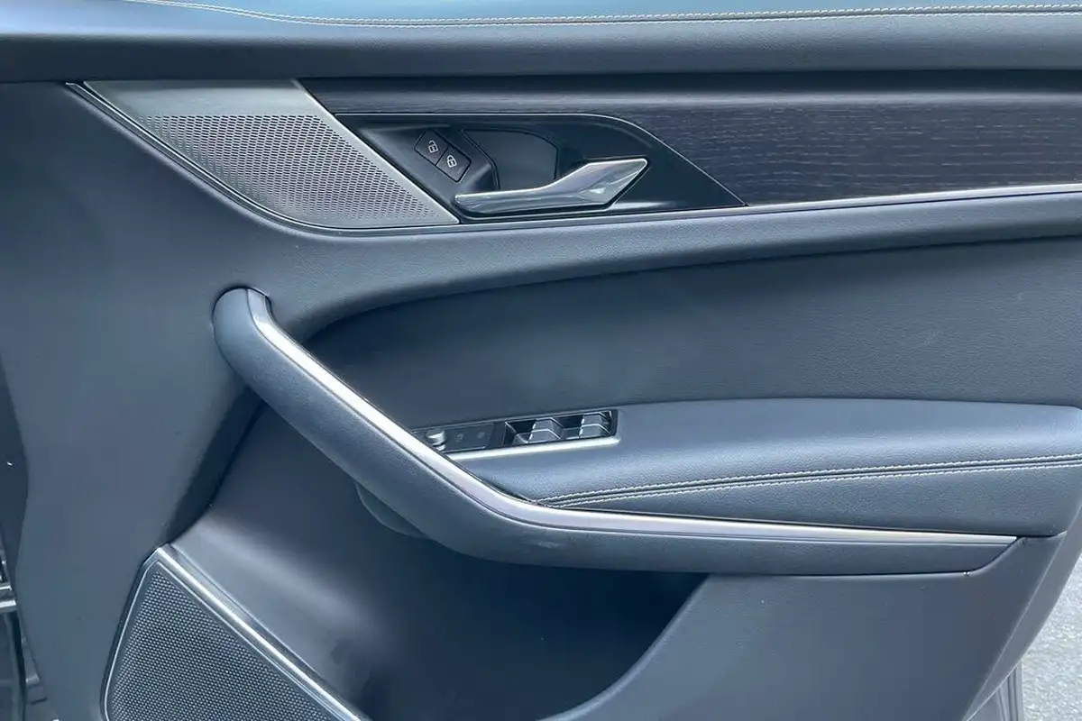 2022-jaguar-f-pace-20-d200-r-dynamic-black-big-50