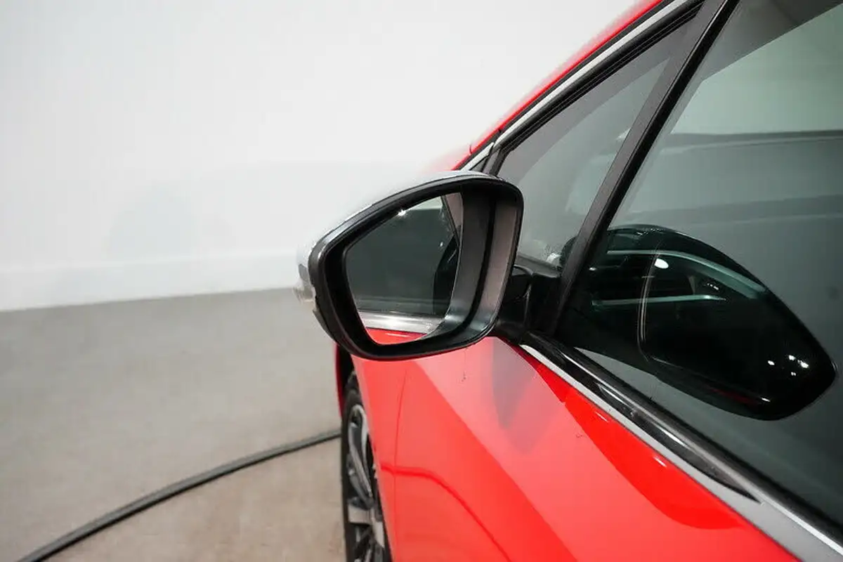2018-peugeot-208-12-puretech-allure-premium-ss-big-14