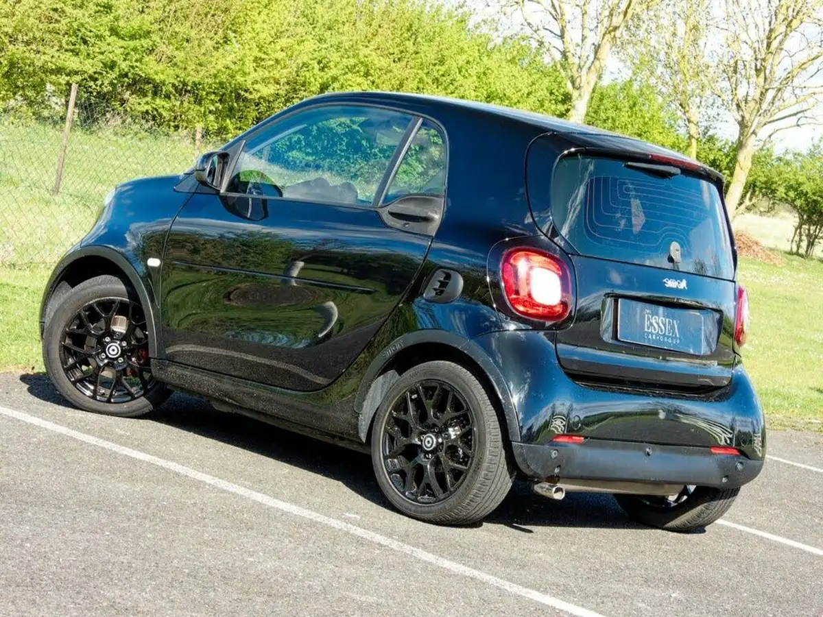 2016-smart-fortwo-09-edition-black-twinamic-big-11