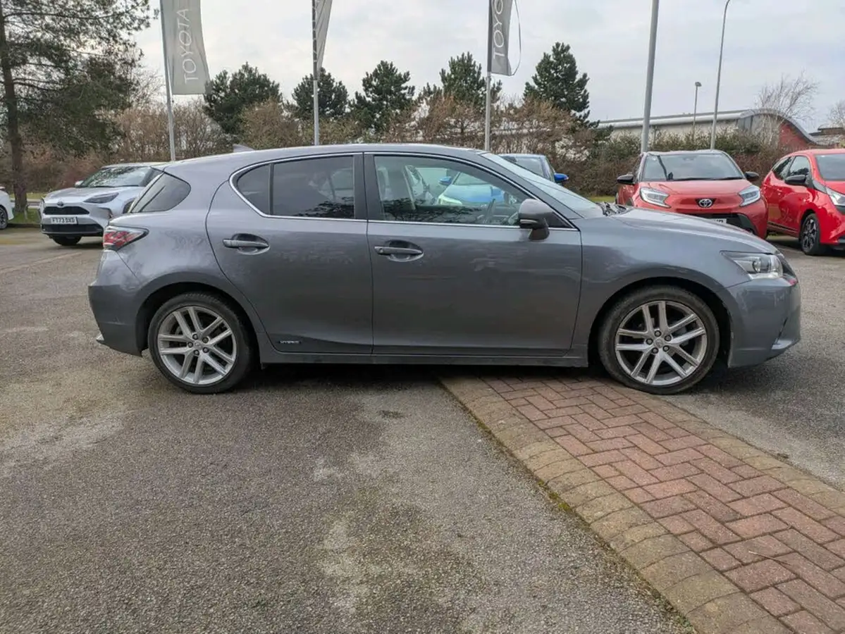 2015-lexus-ct-200h-18-advance-cvt-big-1