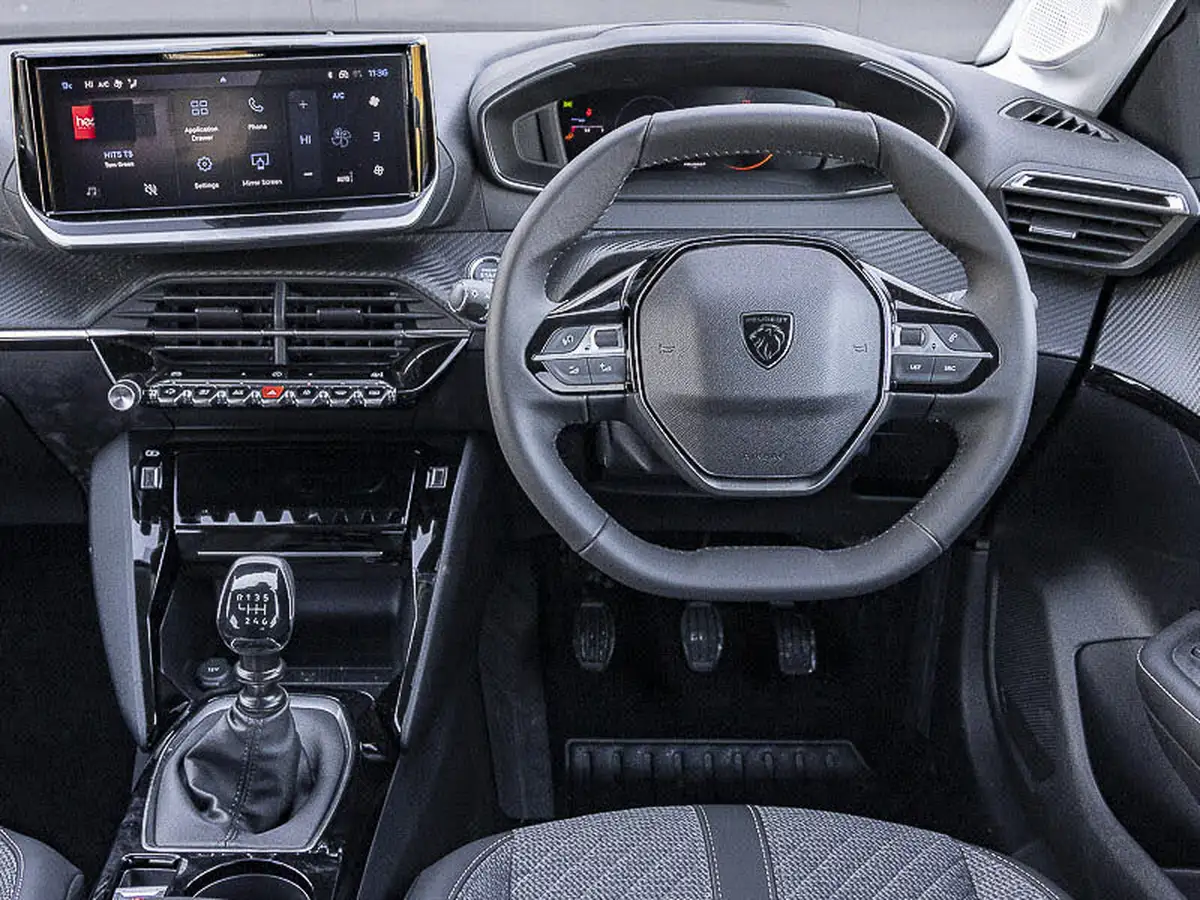 2025-peugeot-208-12-puretech-allure-big-7