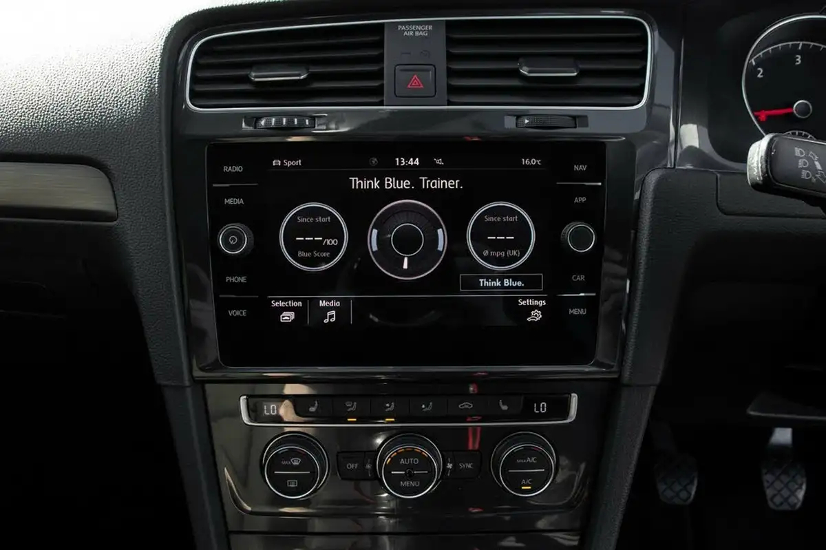 2019-volkswagen-golf-16tdi-match-edition-hatchback-big-25