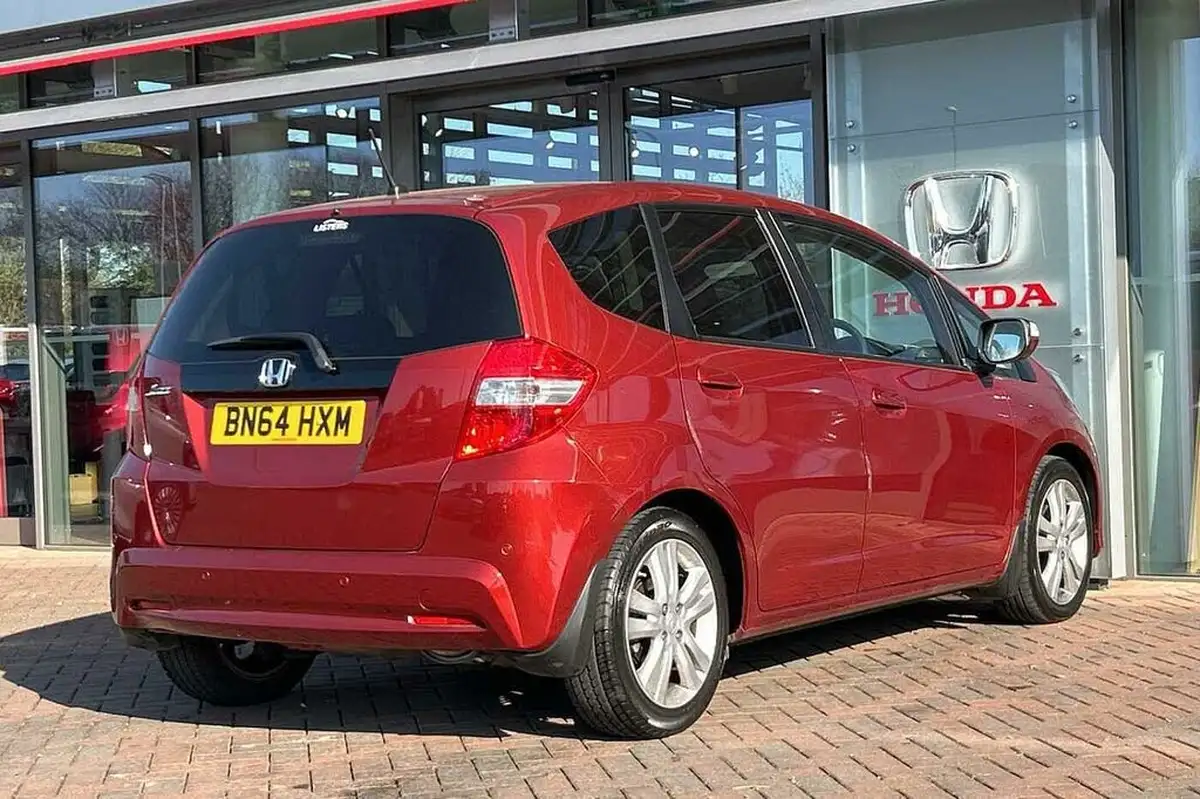 2014-honda-jazz-14-es-plus-cvt-big-11