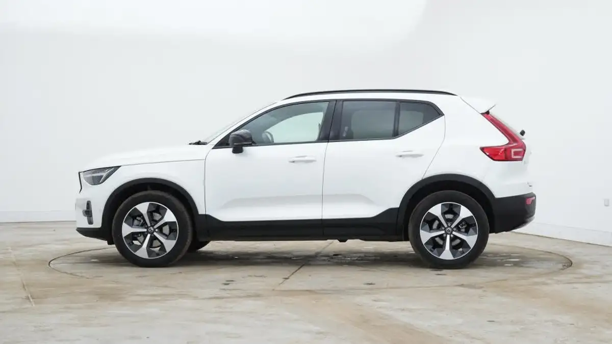 2024-volvo-xc40-20-b3-plus-big-5