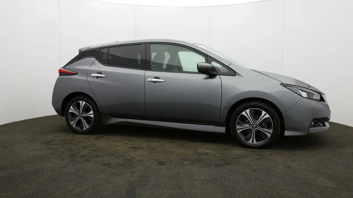 2021-nissan-leaf-e-tekna-big-42