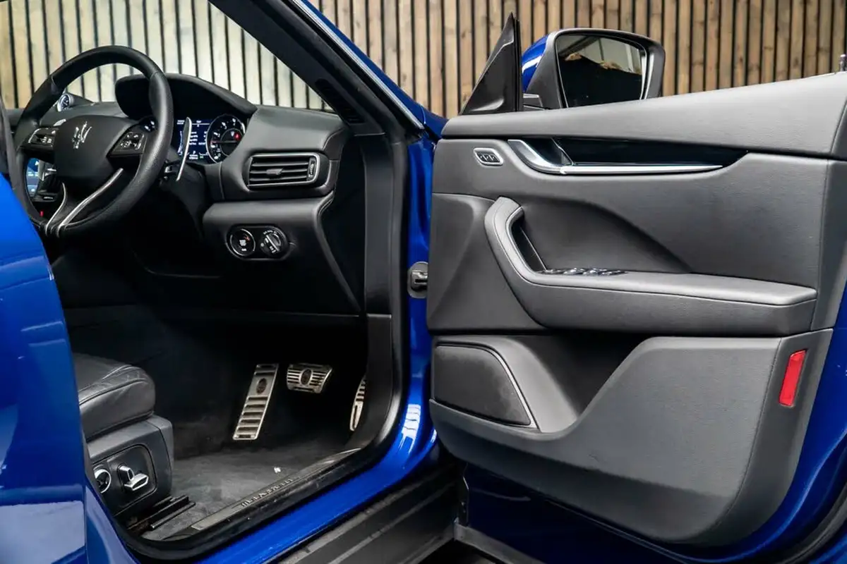 2021-maserati-levante-30-gransport-big-30