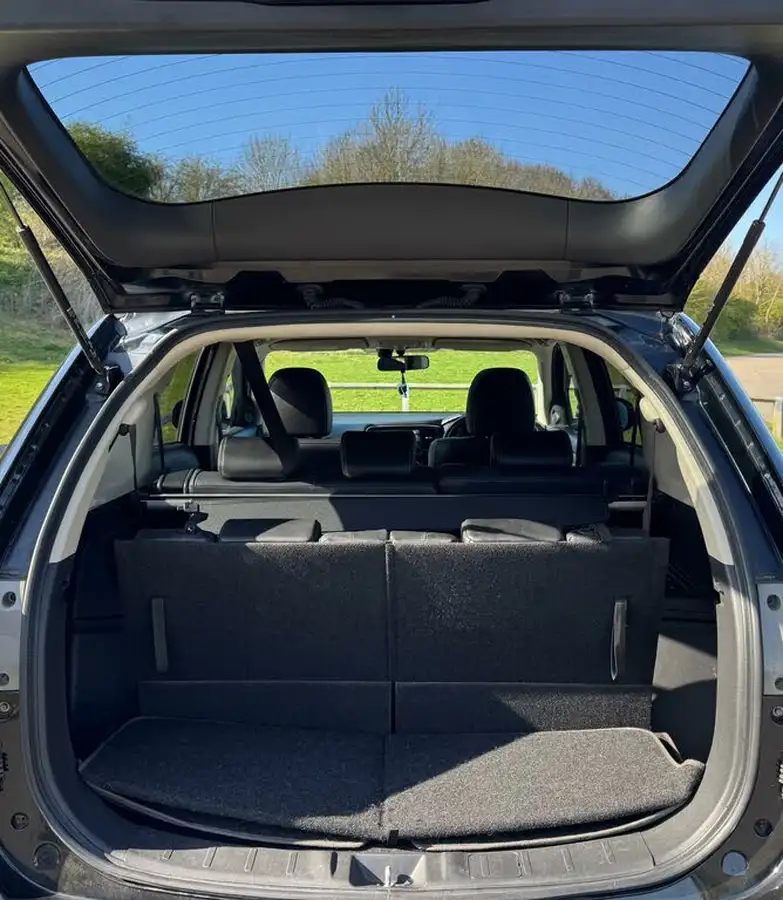 2014-mitsubishi-outlander-22di-d-gx4-big-24