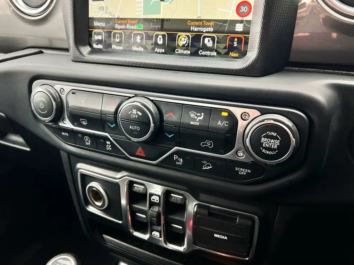 2020-jeep-wrangler-22-multijet-ii-sahara-hard-5d-big-55