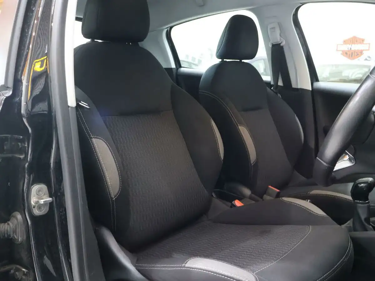 2016-peugeot-208-12-puretech-active-design-lime-5d-big-7