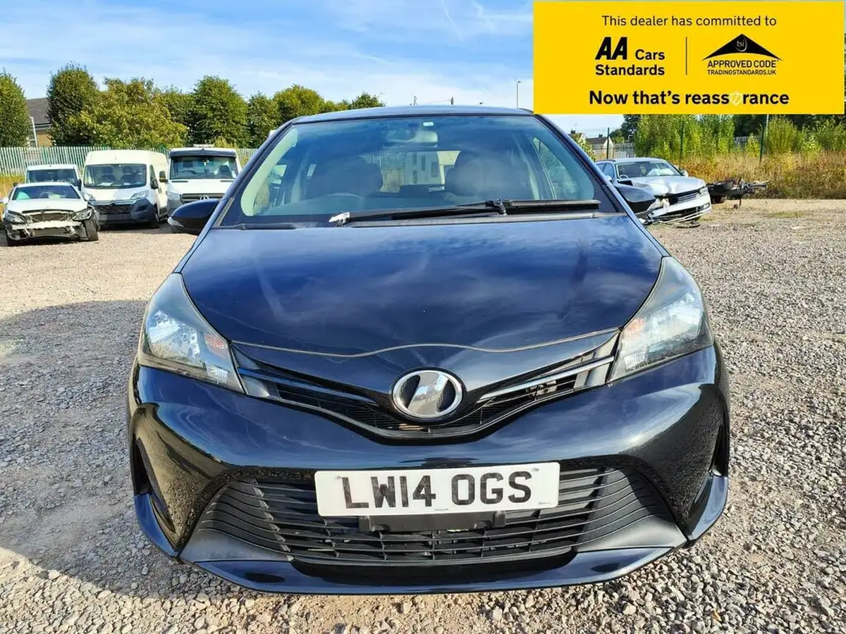 2014-toyota-yaris-big-1