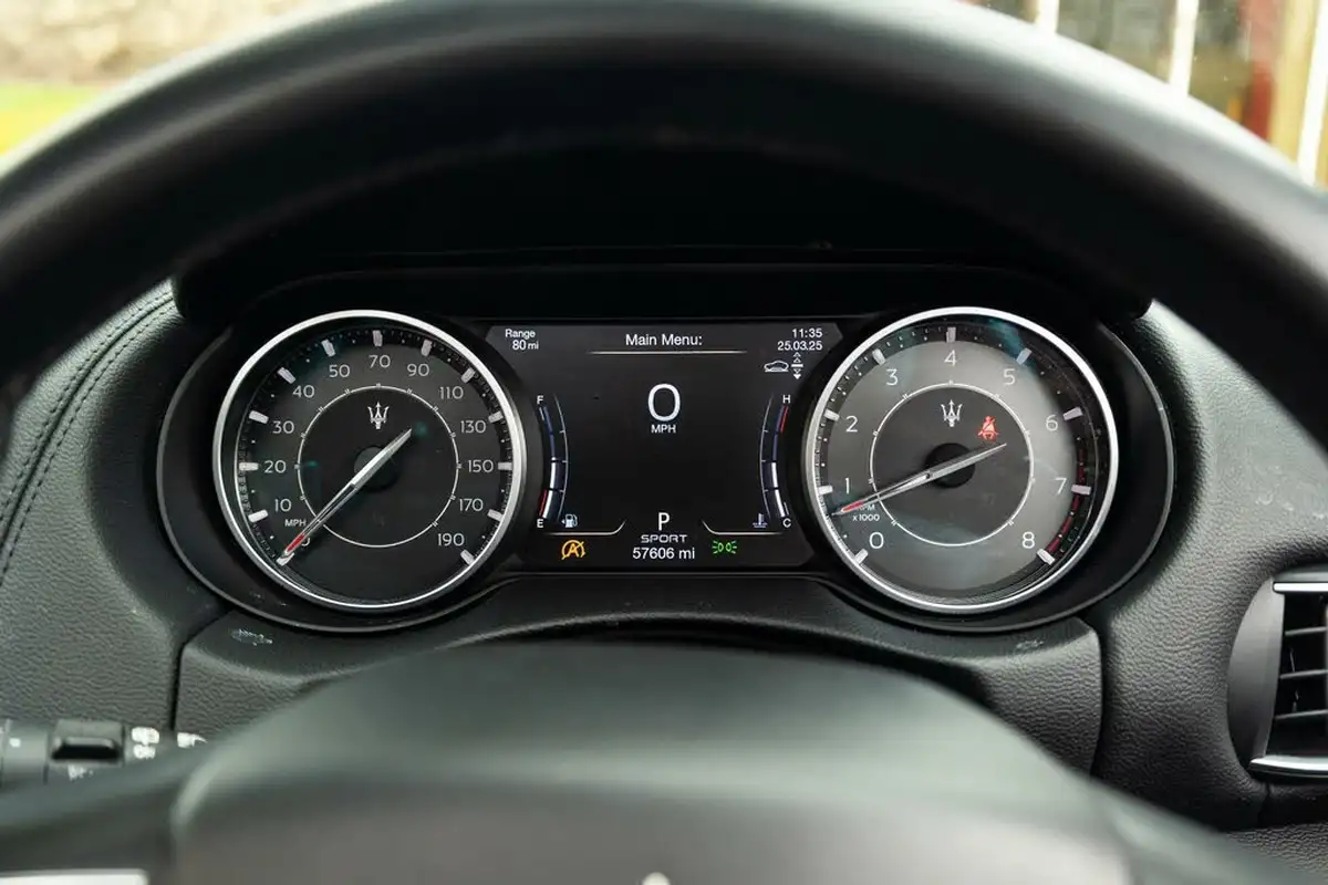 2021-maserati-levante-30-gransport-big-46