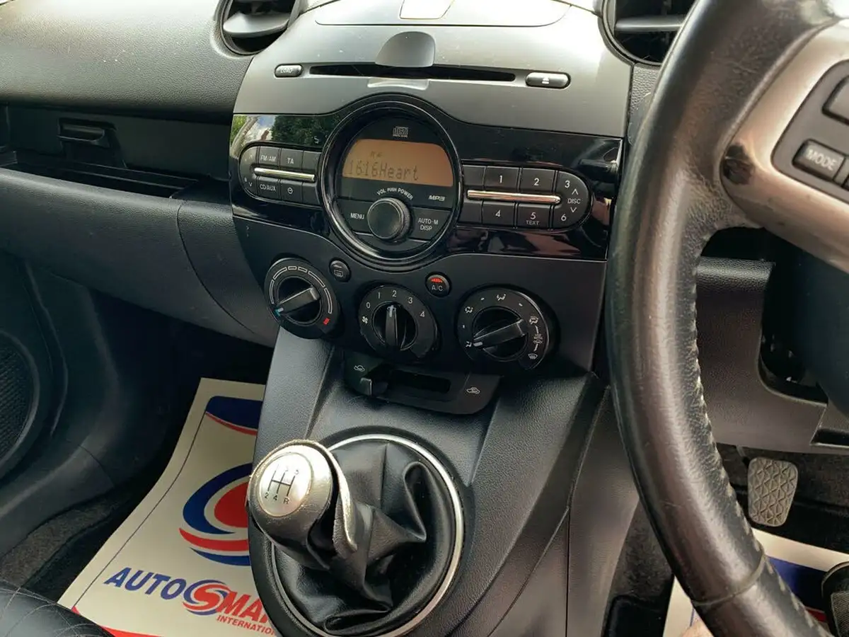 2012-mazda-mazda2-13-tamura-5d-big-8