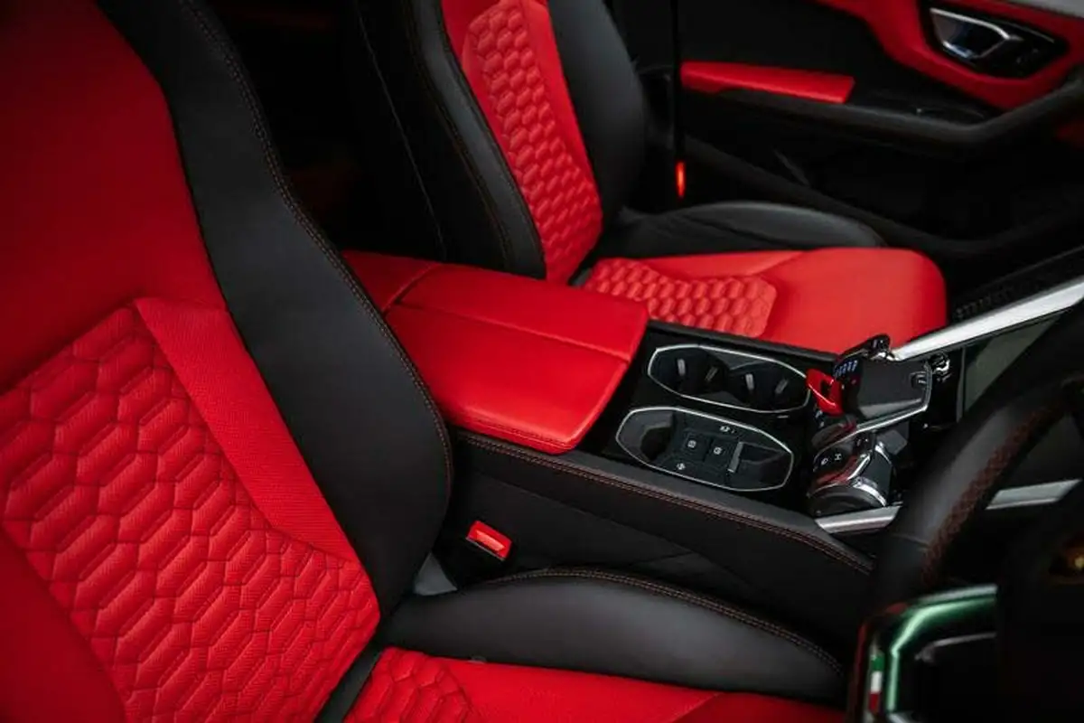 2020-lamborghini-urus-40-no-trim-big-6