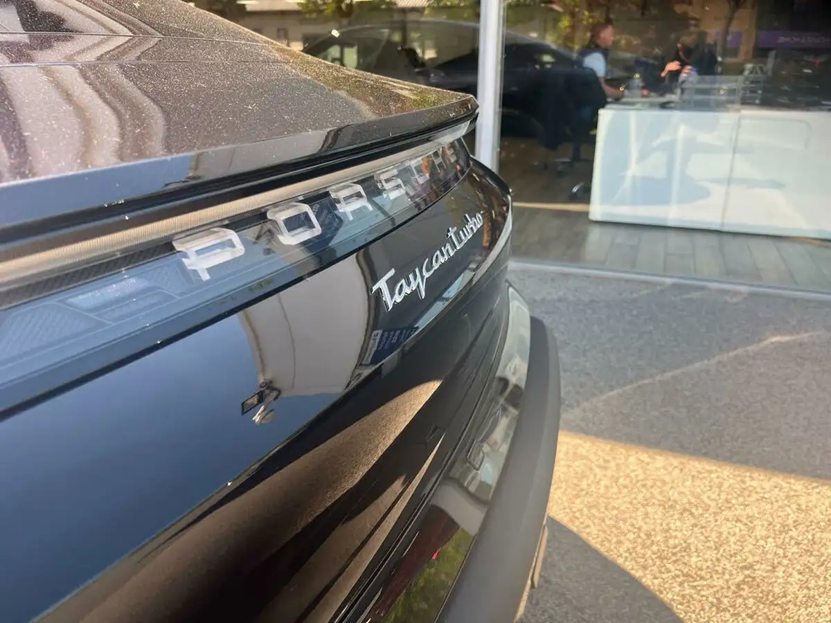 2023-porsche-taycan-e-turbo-big-76