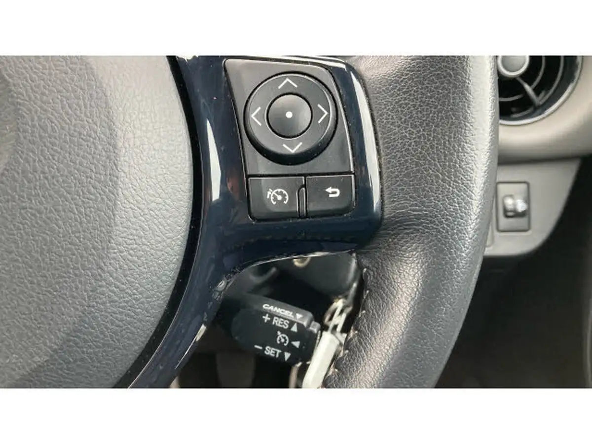 2017-toyota-yaris-15-vvt-i-icon-111bhp-big-21