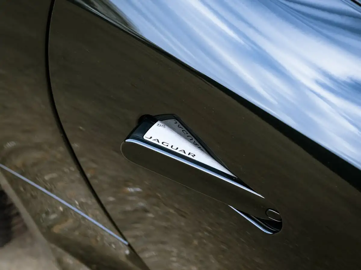 2015-jaguar-f-type-30-v6-coupe-quickshift-big-41