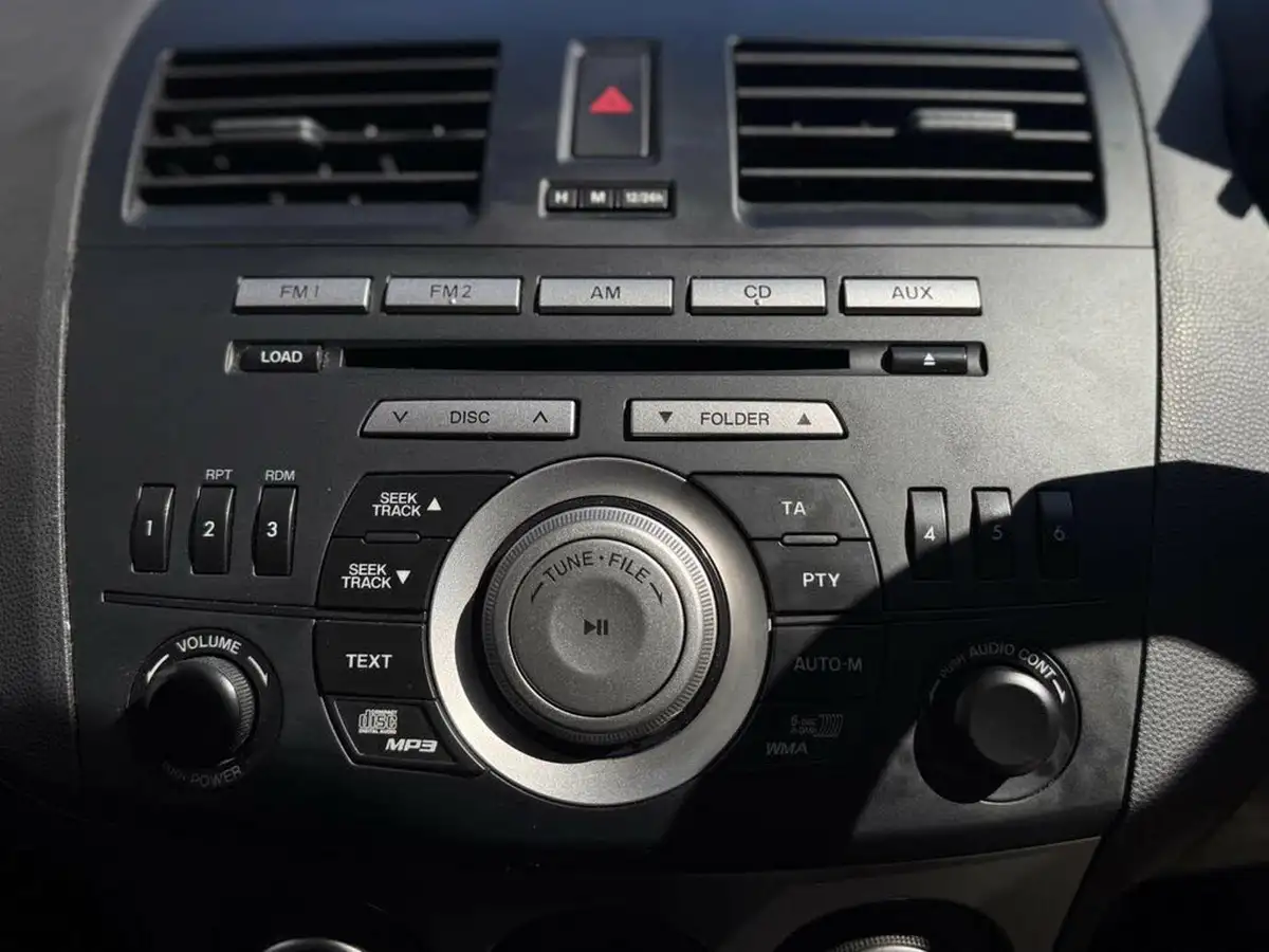 2010-mazda-mazda3-16-takuya-big-48