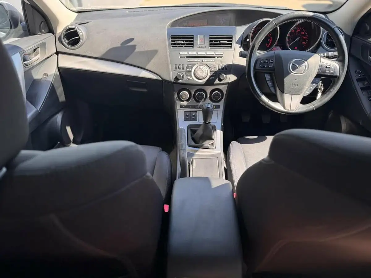 2010-mazda-mazda3-16-takuya-big-20