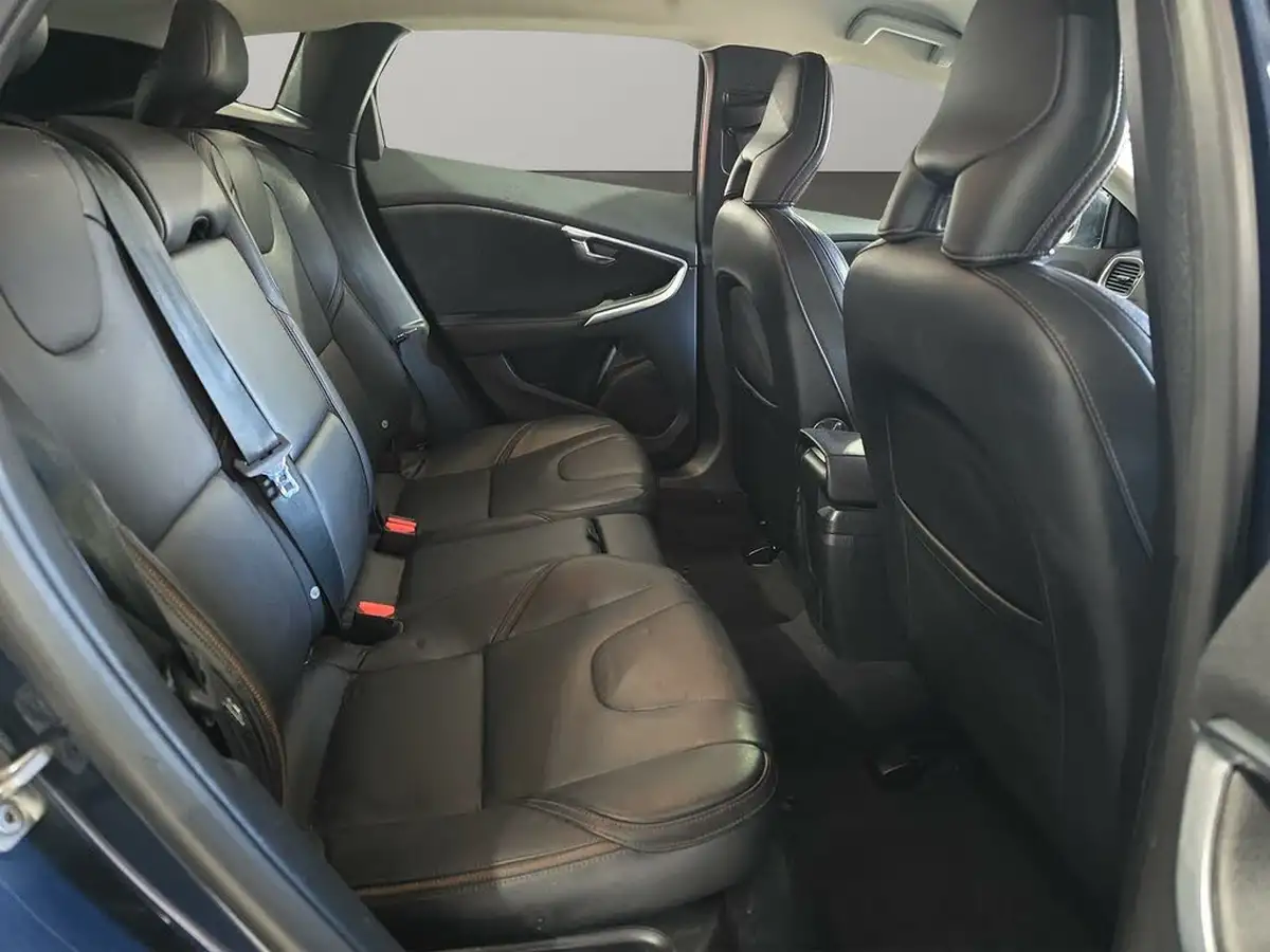 2015-volvo-v40-16td-d2-cross-country-lux-powershift-big-12