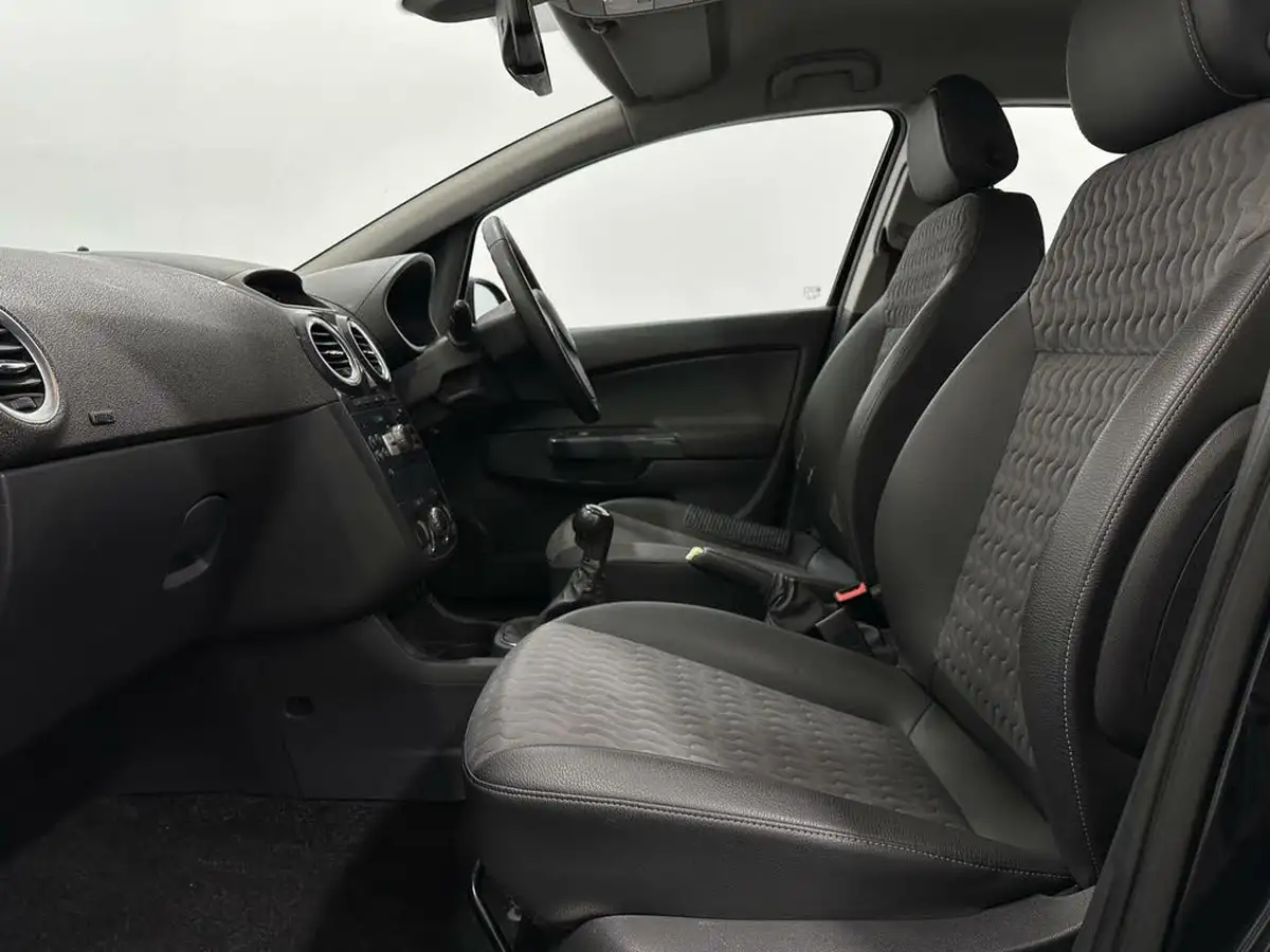 2012-vauxhall-corsa-14-se-5d-big-28