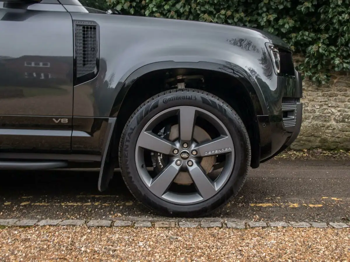 2024-land-rover-90-defender-50-p525-v8-5000cc-big-12