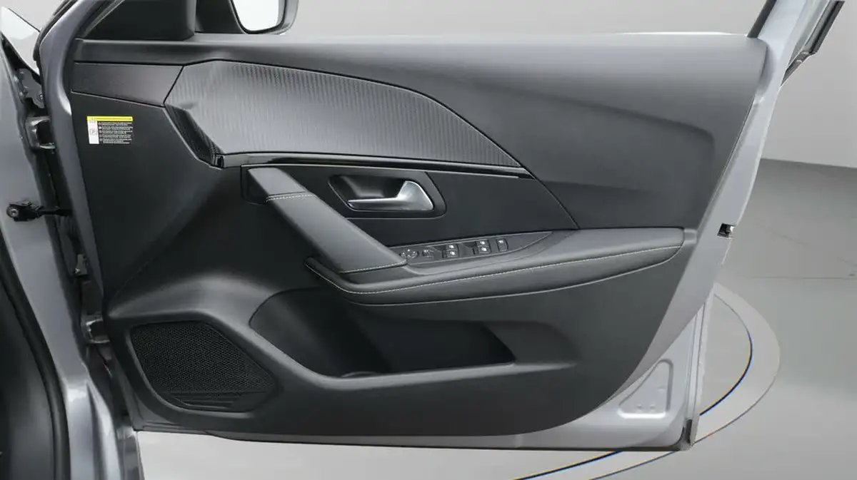 2022-peugeot-208-e-gt-136bhp-50kwh-big-15