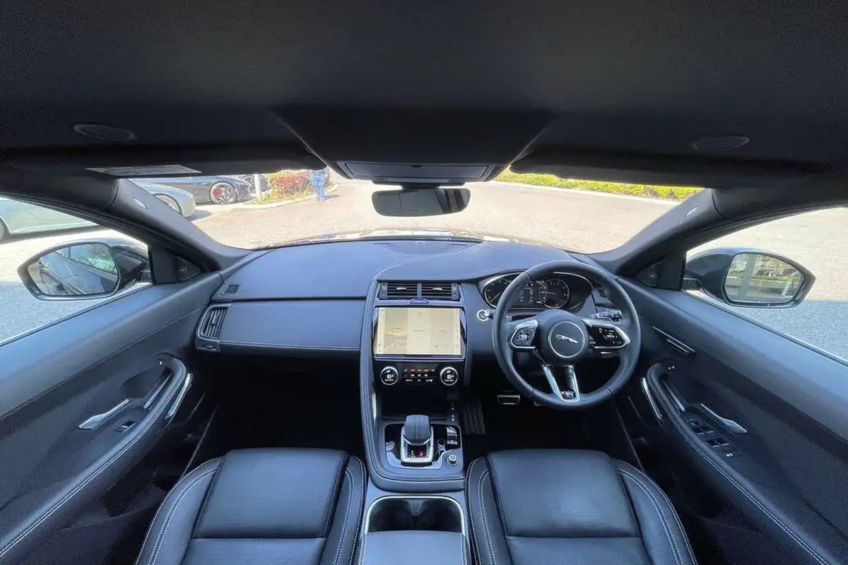 2023-jaguar-e-pace-15-p300e-r-dynamic-se-big-2