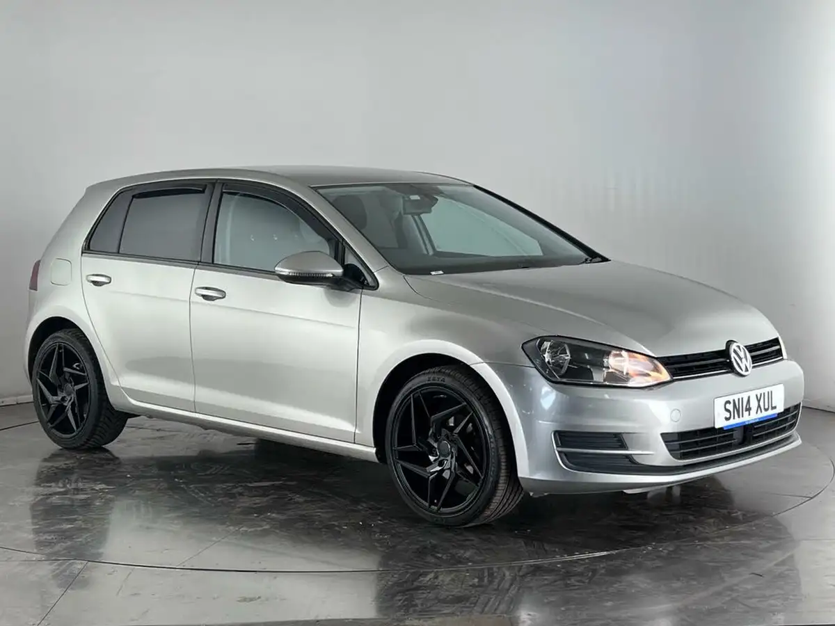 2014-volkswagen-golf-16tdi-se-ss-hatchback-5d-big-0
