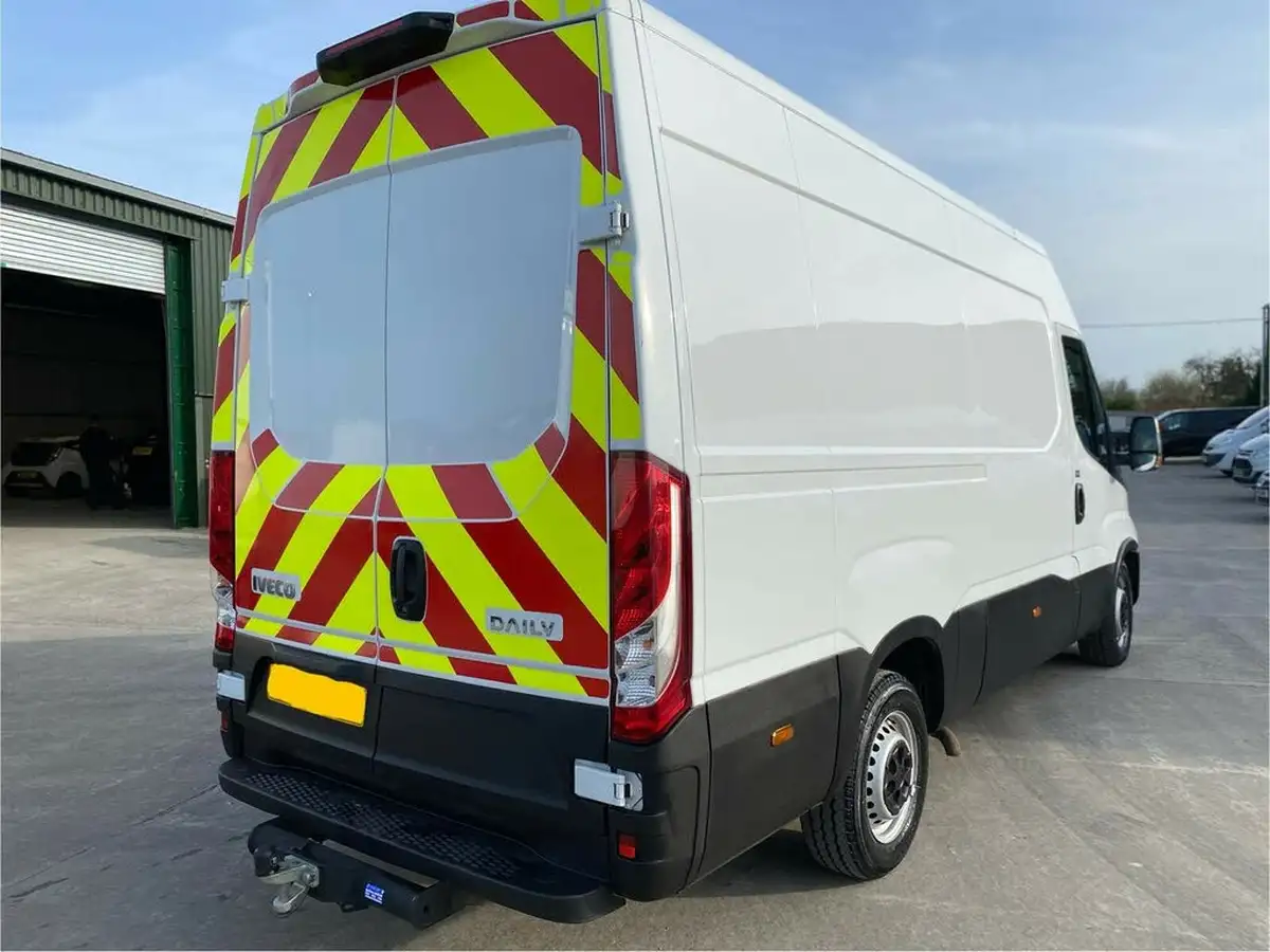 2023-iveco-daily-s-class-23td-35s14v-business-3520mm-h2-136pseu6dt-big-4