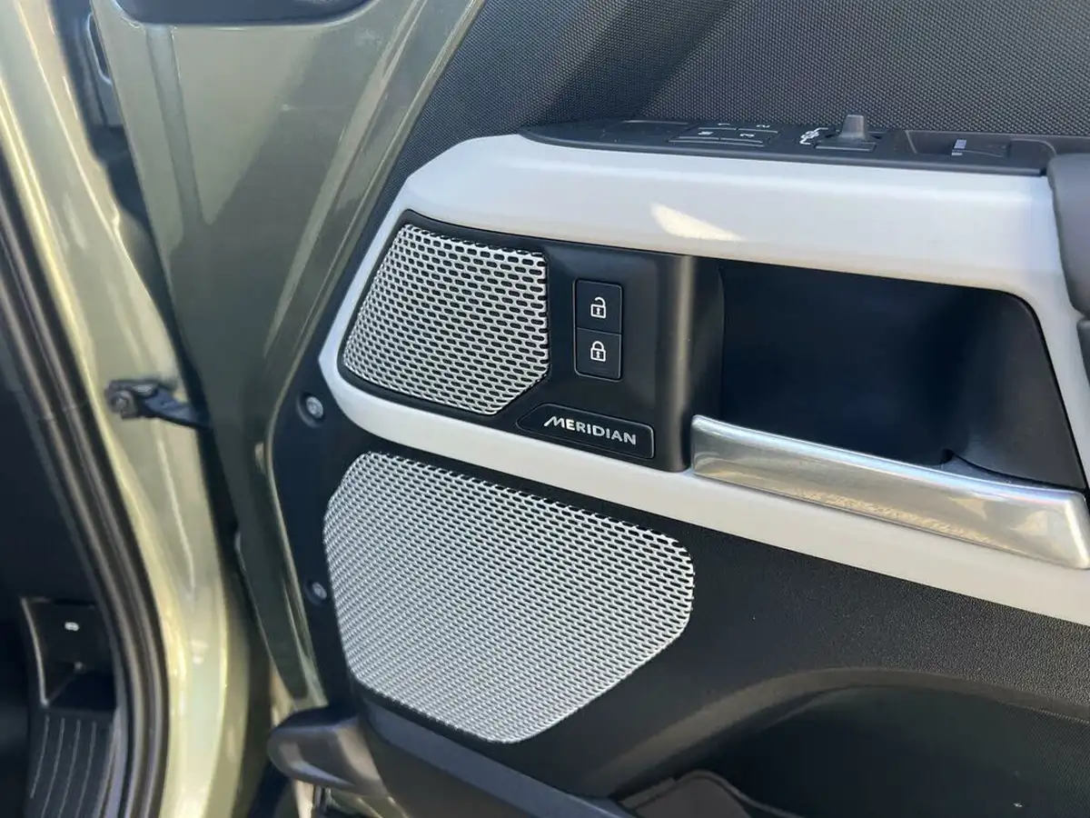 2023-land-rover-130-defender-30-p300-x-dynamic-hse-big-78