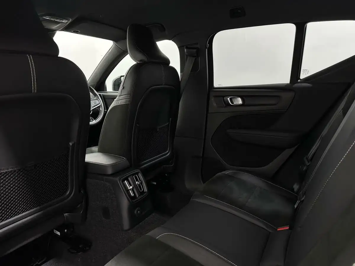 2021-volvo-xc40-15-t4-r-design-211bhp-big-31